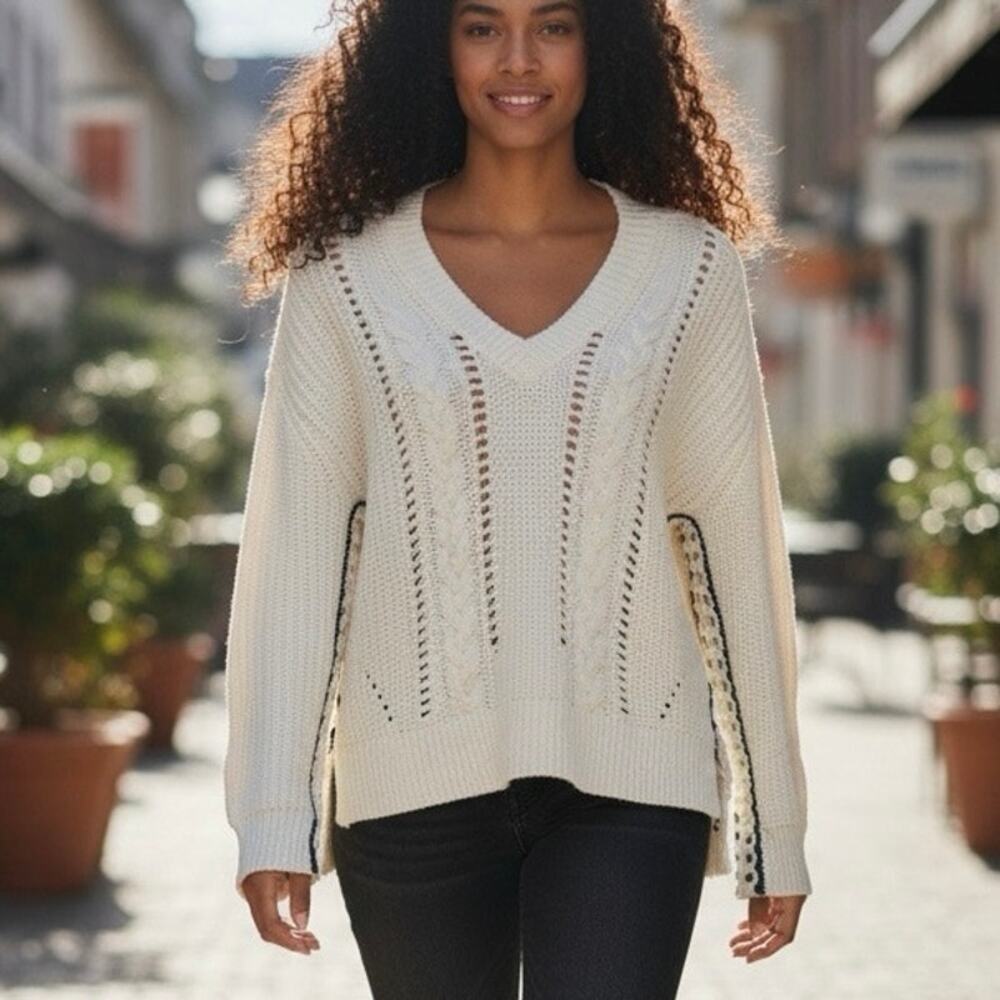 360 Sweater white cable knit chunky women’s size Large
Italian Cotton